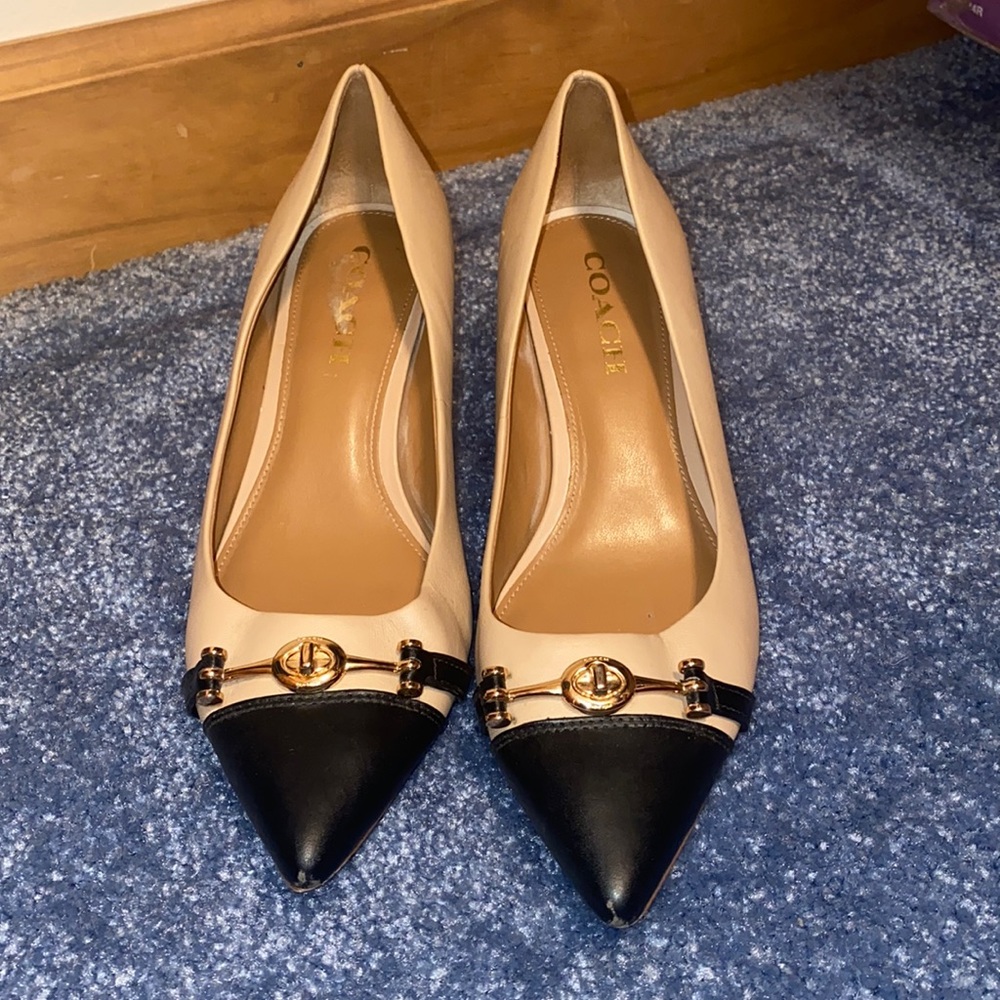 Coach leather black and tan pumps